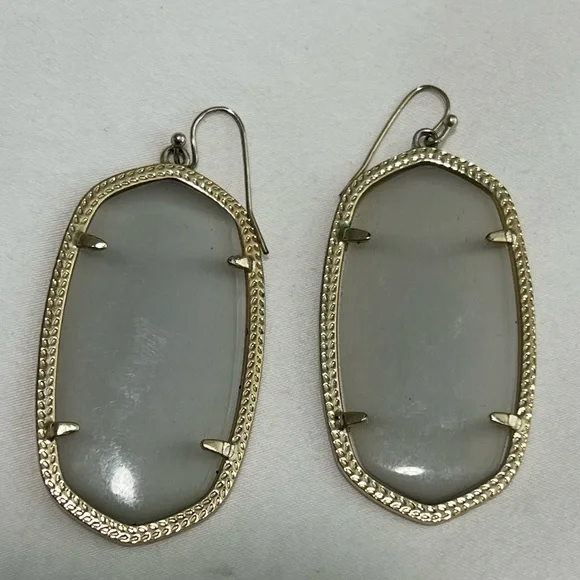 Kendra Scott, Danielle earrings, stone gray stone with gold hardware - Picture 1 of 3